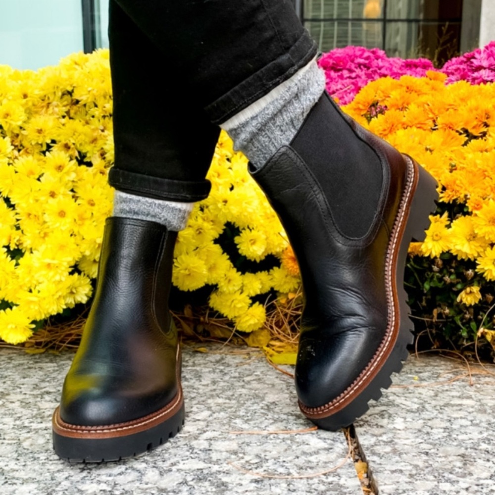 CASLON Miller Water Resistant Chelsea Boot Black Size 7.5W US